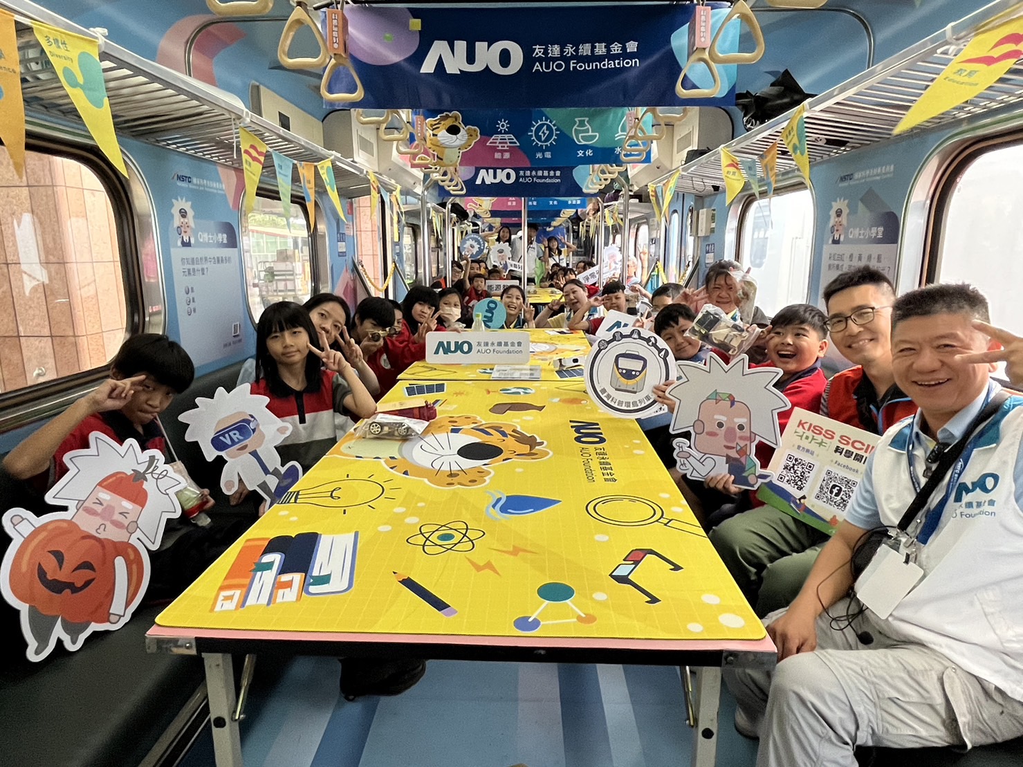 G22恒峰永續基金會參與「臺灣科普環島列車」，設計基礎科學車廂課程，以「淨零碳排和永續能源」為主題，讓學生透過創意實驗認識淨零知識，以及思考生活中的減碳行為